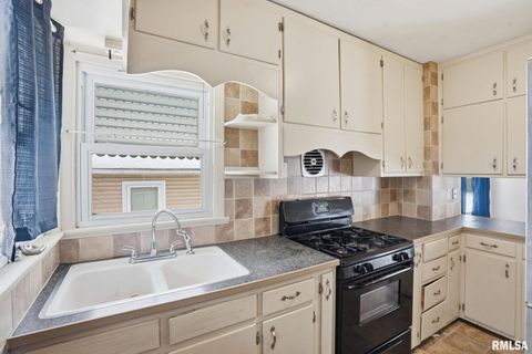 Tiny photo for 2427 29 1/2 Street, Rock Island, IL 61201 (MLS # QC4270066)