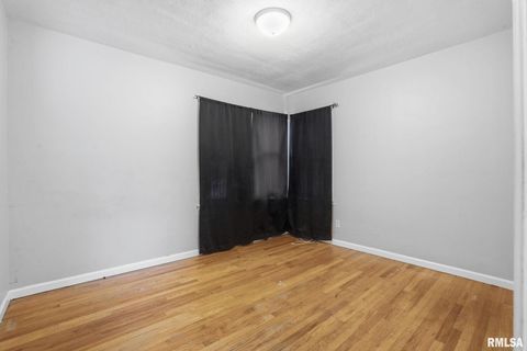 Tiny photo for 2427 29 1/2 Street, Rock Island, IL 61201 (MLS # QC4270066)