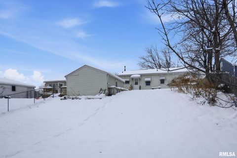 Tiny photo for 2427 29 1/2 Street, Rock Island, IL 61201 (MLS # QC4270066)