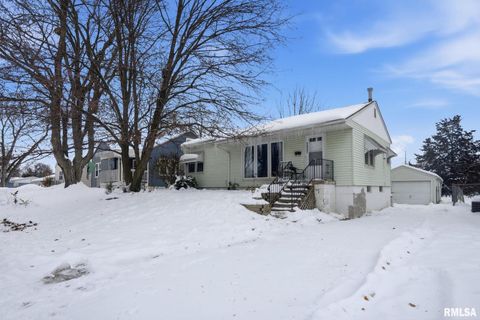 Tiny photo for 2427 29 1/2 Street, Rock Island, IL 61201 (MLS # QC4270066)