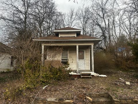 Photo of 516 W Elm Street, Harrisburg, IL 62946 (MLS # 12583365)