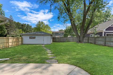 Tiny photo for 400 Wedgemere Place, Libertyville, IL 60048 (MLS # 12617116)