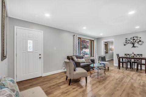 Tiny photo for 400 Wedgemere Place, Libertyville, IL 60048 (MLS # 12617116)
