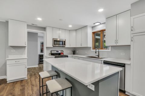 Tiny photo for 400 Wedgemere Place, Libertyville, IL 60048 (MLS # 12617116)