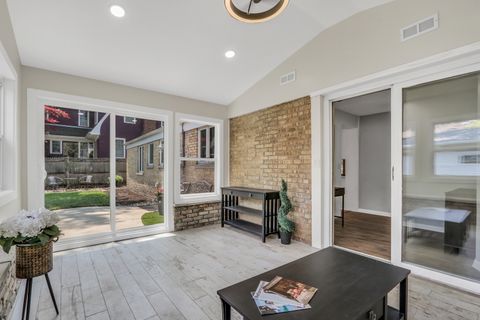 Tiny photo for 400 Wedgemere Place, Libertyville, IL 60048 (MLS # 12617116)