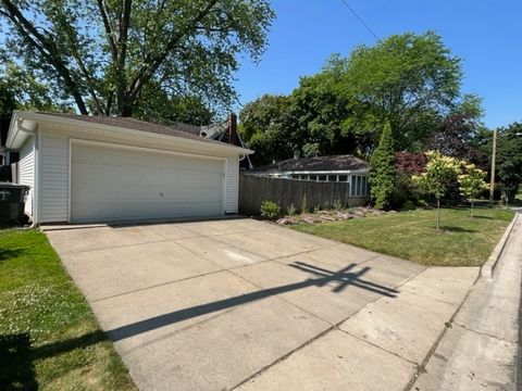 Tiny photo for 400 Wedgemere Place, Libertyville, IL 60048 (MLS # 12617116)