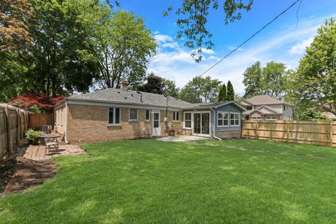 Tiny photo for 400 Wedgemere Place, Libertyville, IL 60048 (MLS # 12617116)