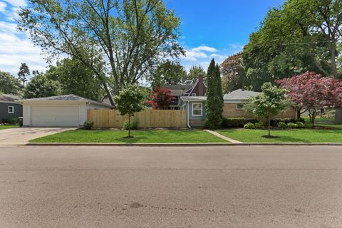 Tiny photo for 400 Wedgemere Place, Libertyville, IL 60048 (MLS # 12617116)