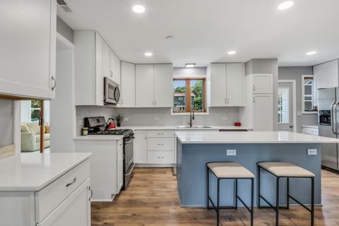 Tiny photo for 400 Wedgemere Place, Libertyville, IL 60048 (MLS # 12617116)