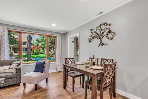 Tiny photo for 400 Wedgemere Place, Libertyville, IL 60048 (MLS # 12617116)