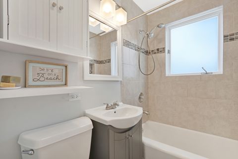 Tiny photo for 400 Wedgemere Place, Libertyville, IL 60048 (MLS # 12617116)