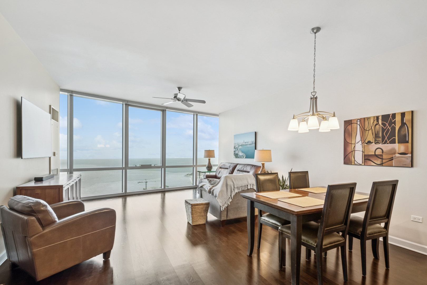 1211 S Prairie Avenue 3902