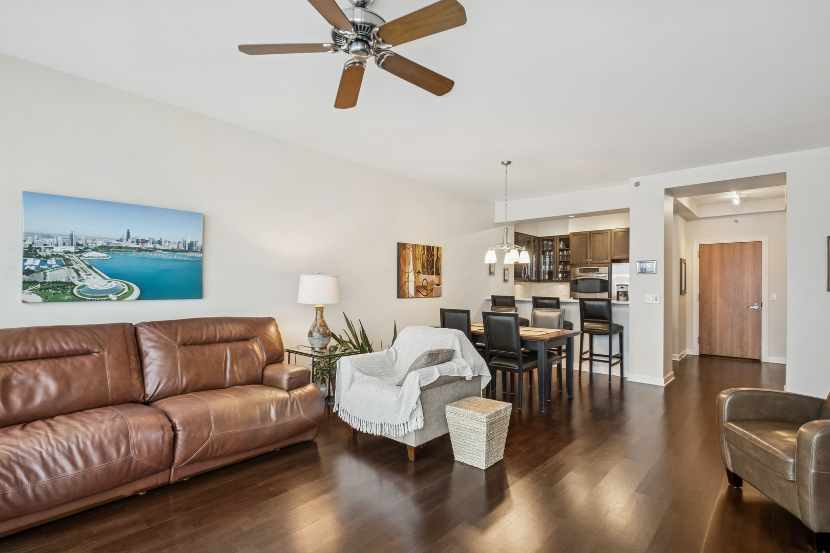 1211 S Prairie Avenue 3902