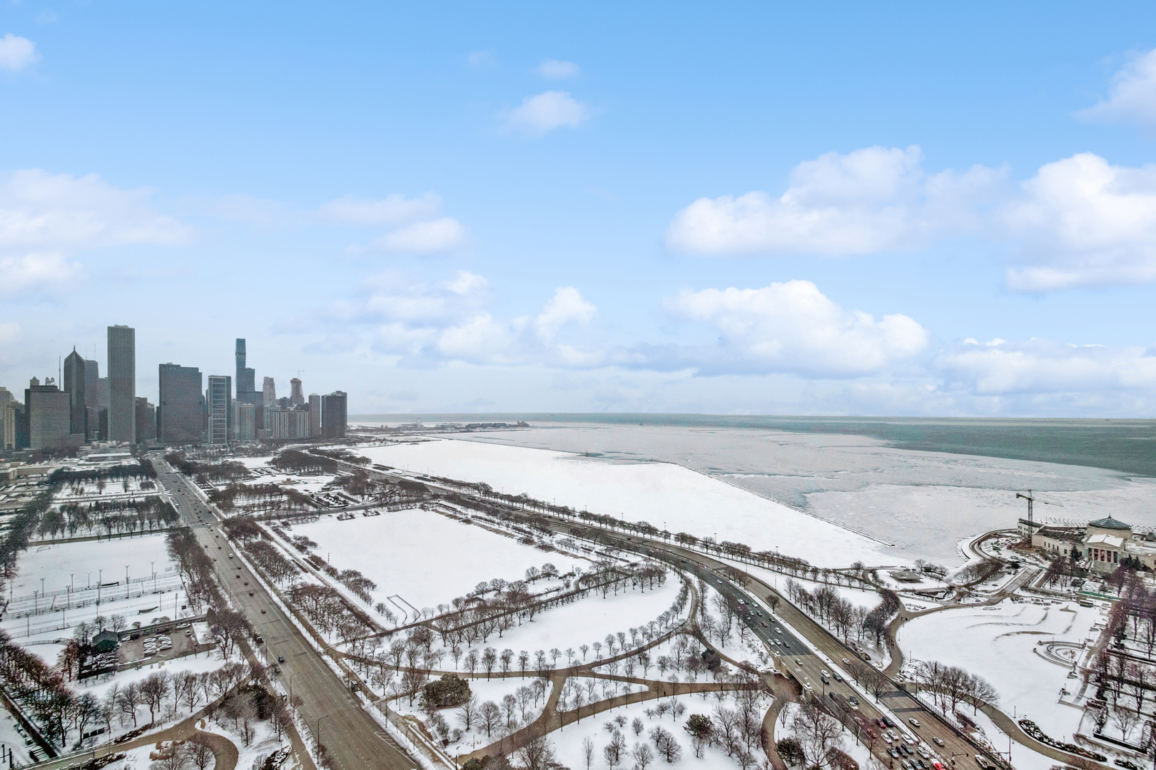 1211 S Prairie Avenue 3902