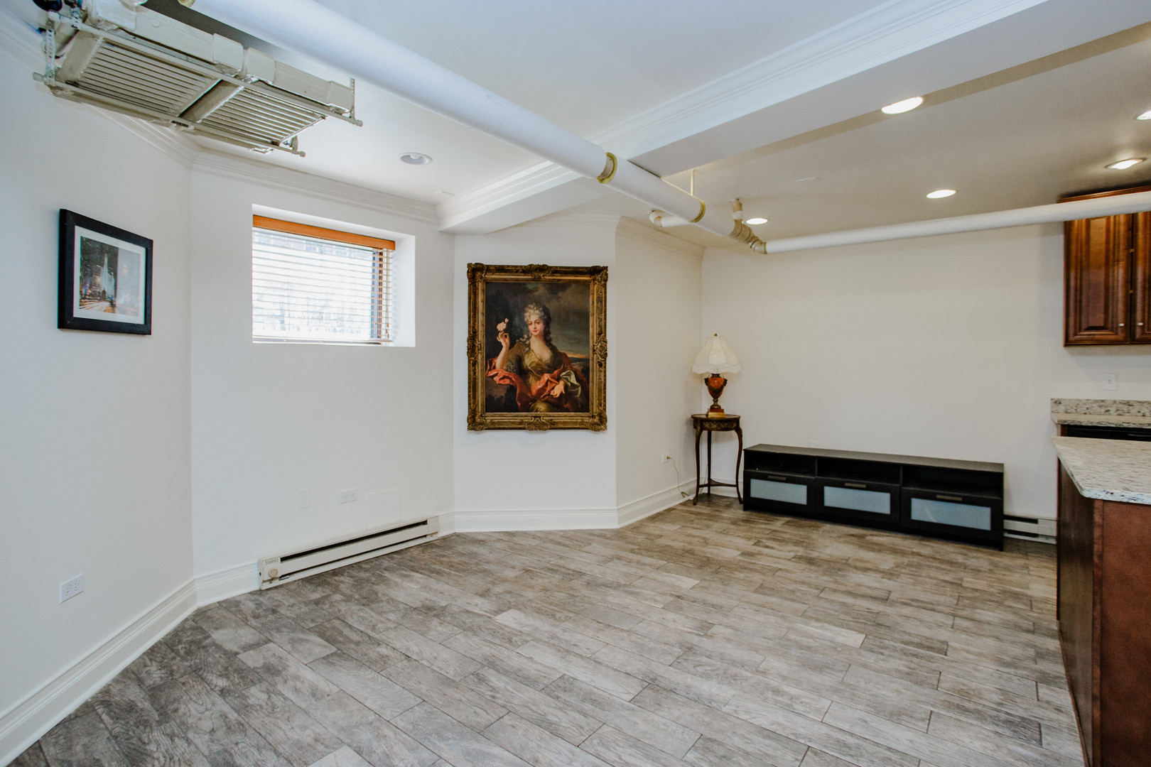 622 W Briar Place G