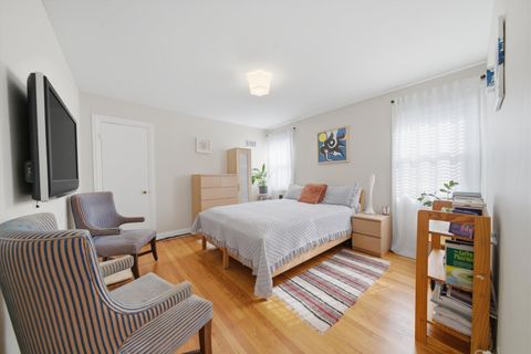 Tiny photo for 2456 W Farwell Avenue, Chicago, IL 60645 (MLS # 12630019)