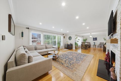 Tiny photo for 2456 W Farwell Avenue, Chicago, IL 60645 (MLS # 12630019)