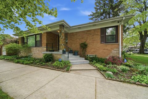 Photo of 2456 W Farwell Avenue, Chicago, IL 60645 (MLS # 12630019)