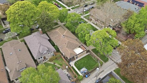 Tiny photo for 2456 W Farwell Avenue, Chicago, IL 60645 (MLS # 12630019)
