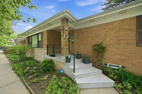 Tiny photo for 2456 W Farwell Avenue, Chicago, IL 60645 (MLS # 12630019)