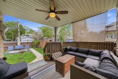 Tiny photo for 2456 W Farwell Avenue, Chicago, IL 60645 (MLS # 12630019)
