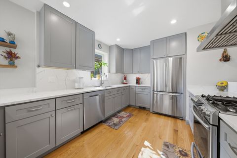 Tiny photo for 2456 W Farwell Avenue, Chicago, IL 60645 (MLS # 12630019)
