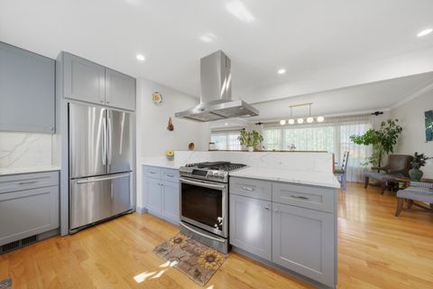Tiny photo for 2456 W Farwell Avenue, Chicago, IL 60645 (MLS # 12630019)