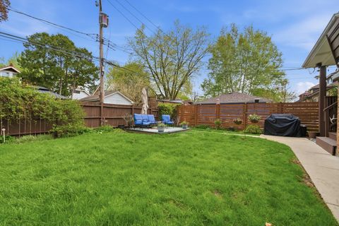 Tiny photo for 2456 W Farwell Avenue, Chicago, IL 60645 (MLS # 12630019)