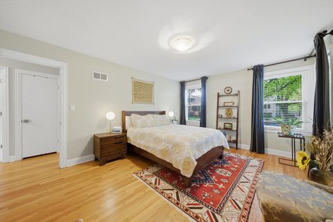 Tiny photo for 2456 W Farwell Avenue, Chicago, IL 60645 (MLS # 12630019)