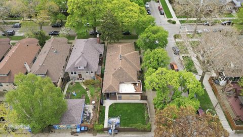 Tiny photo for 2456 W Farwell Avenue, Chicago, IL 60645 (MLS # 12630019)
