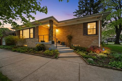 Tiny photo for 2456 W Farwell Avenue, Chicago, IL 60645 (MLS # 12630019)