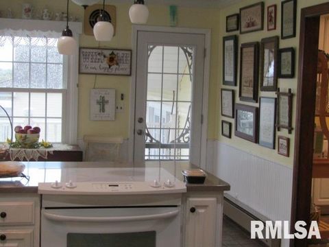 Tiny photo for 195 E MARKET Street, Elizabethtown, IL 62931 (MLS # EB455731)