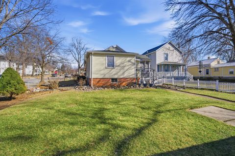 Tiny photo for 401 S Mclean Street, Bloomington, IL 61701 (MLS # 12567710)
