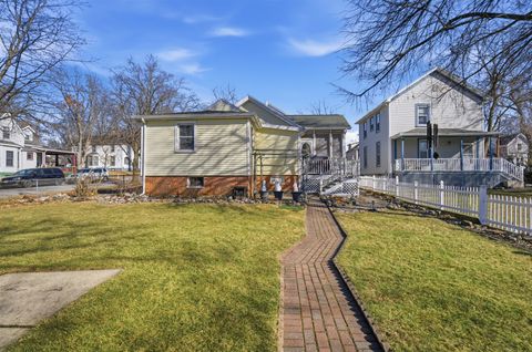 Tiny photo for 401 S Mclean Street, Bloomington, IL 61701 (MLS # 12567710)