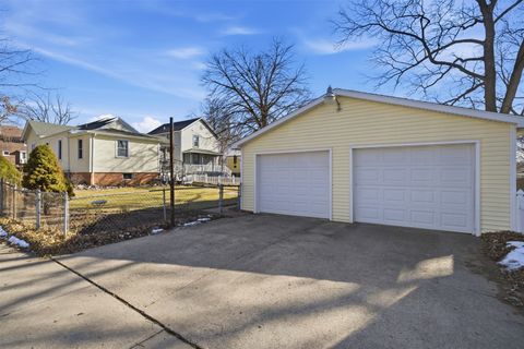 Tiny photo for 401 S Mclean Street, Bloomington, IL 61701 (MLS # 12567710)