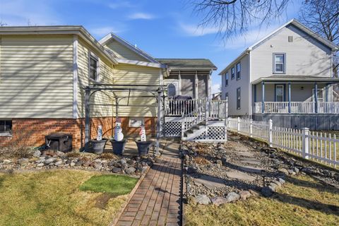 Tiny photo for 401 S Mclean Street, Bloomington, IL 61701 (MLS # 12567710)