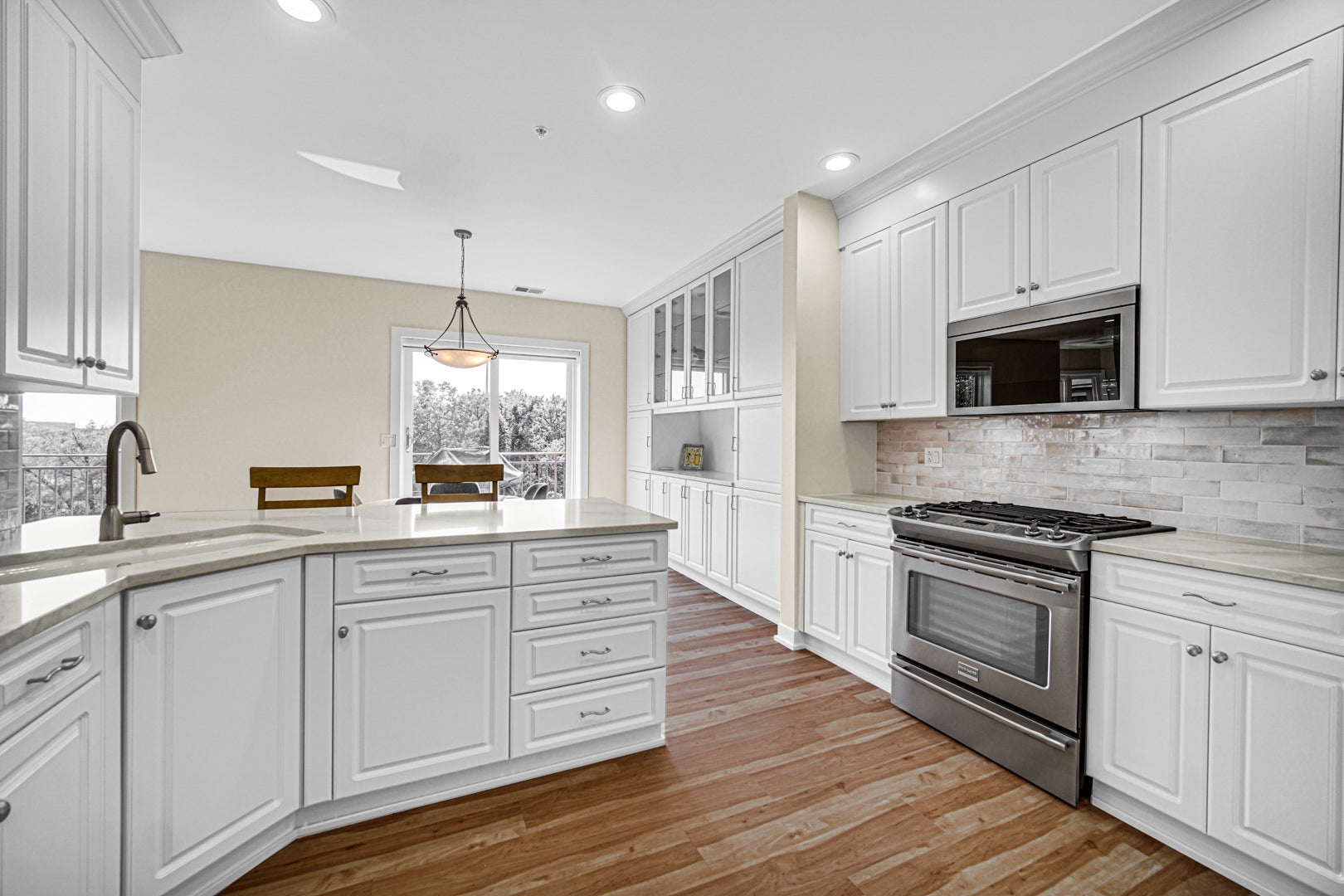 20 Trafalgar Square 407