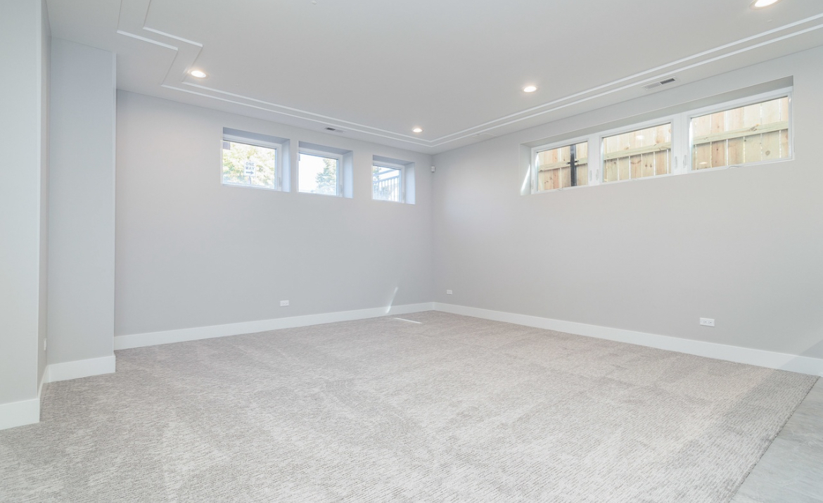 3358 W Evergreen Avenue