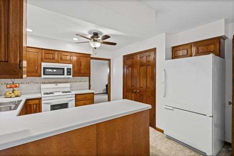 Tiny photo for 101 Carrol Gate Road, Wheaton, IL 60189 (MLS # 12687135)