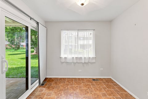 Tiny photo for 586 Williamsburg Court #A1, Wheeling, IL 60090 (MLS # 12750732)