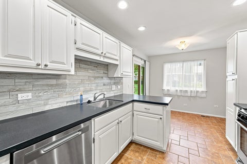 Tiny photo for 586 Williamsburg Court #A1, Wheeling, IL 60090 (MLS # 12750732)