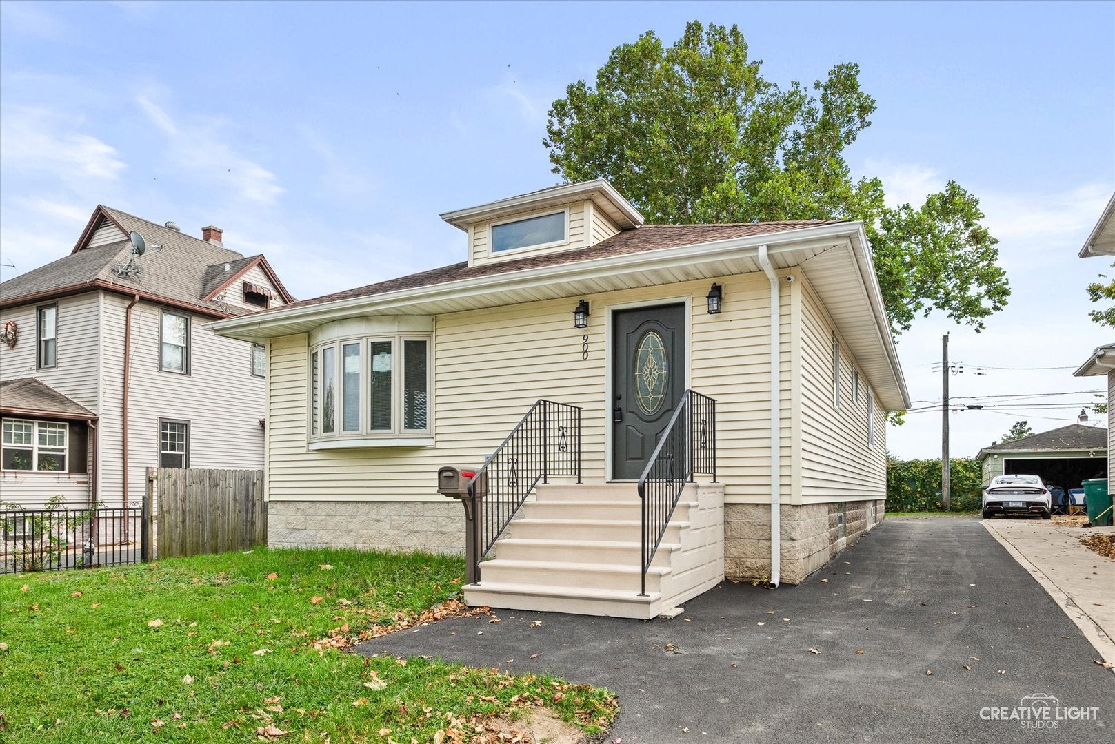 900 Cochrane Avenue