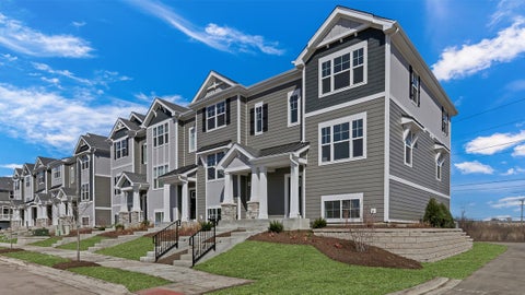 Photo of 2042 Yellowstone Boulevard, Mundelein, IL 60060 (MLS # 12762729)