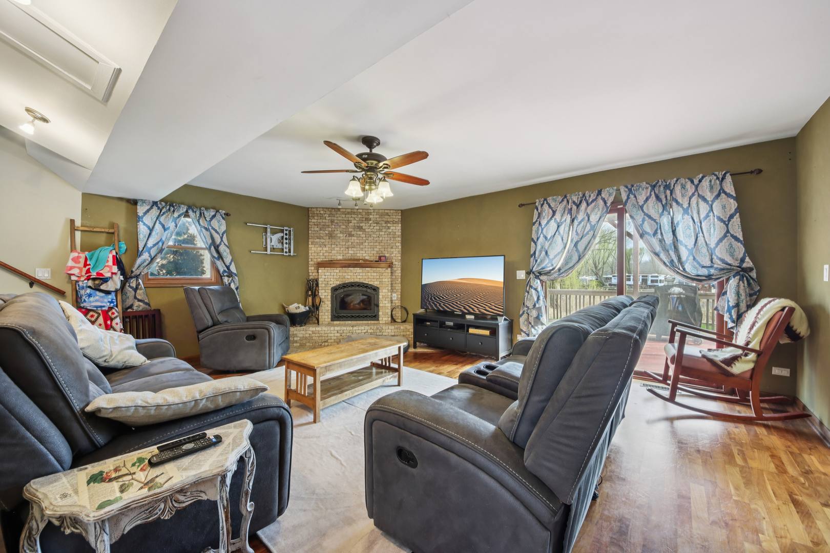 27884 W Riverside Drive