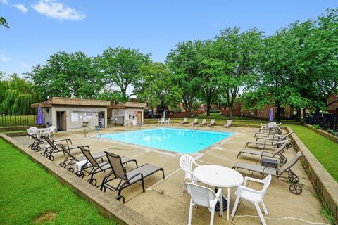 Tiny photo for 1926 Prairie Square #210B, Schaumburg, IL 60173 (MLS # 12516762)