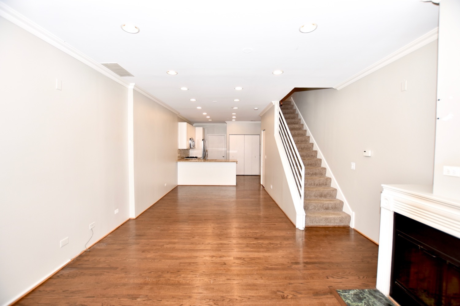 1801 W DIVERSEY Parkway 18