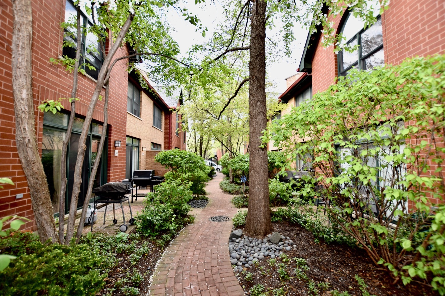 1801 W DIVERSEY Parkway 18
