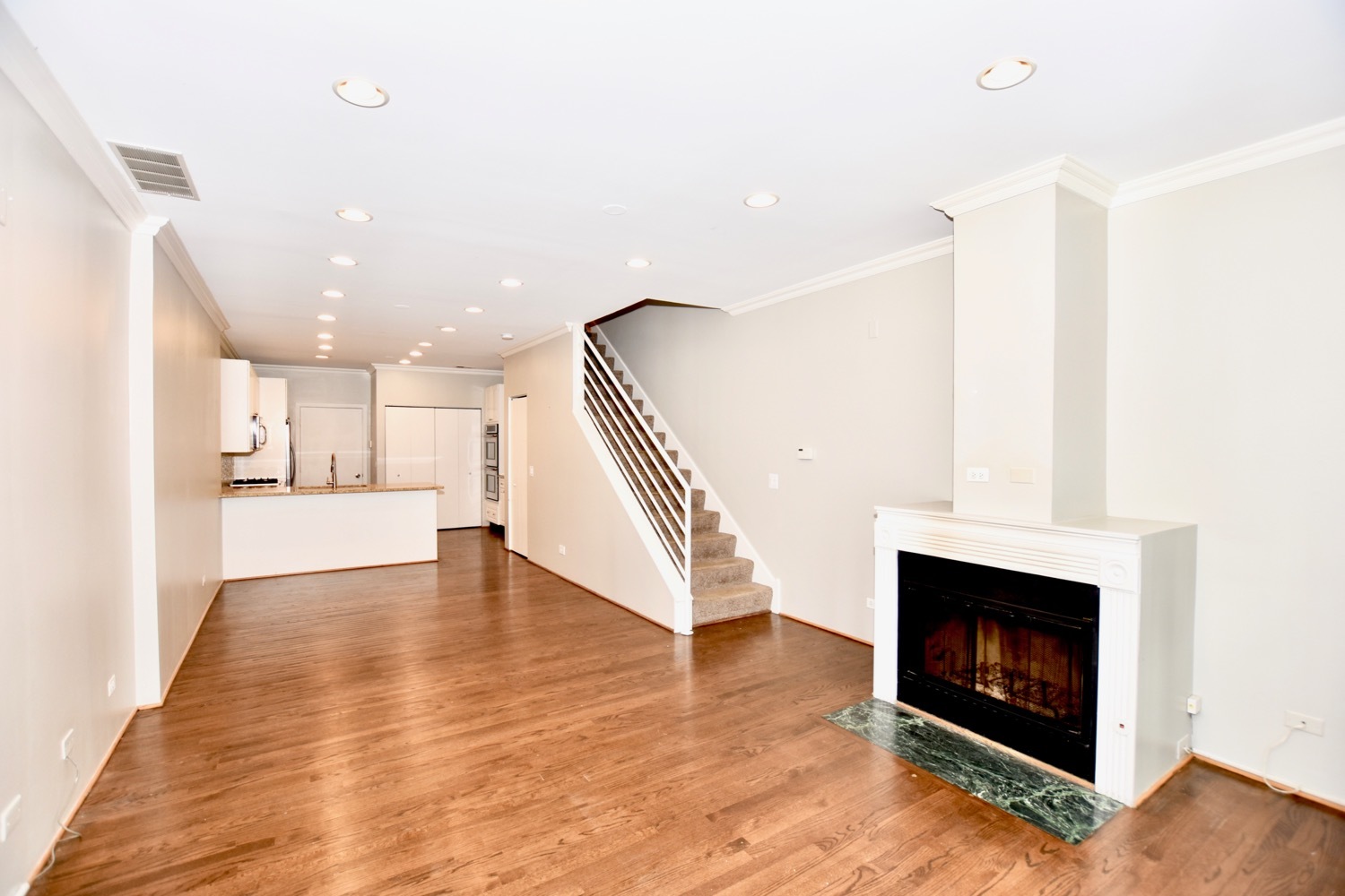 1801 W DIVERSEY Parkway 18