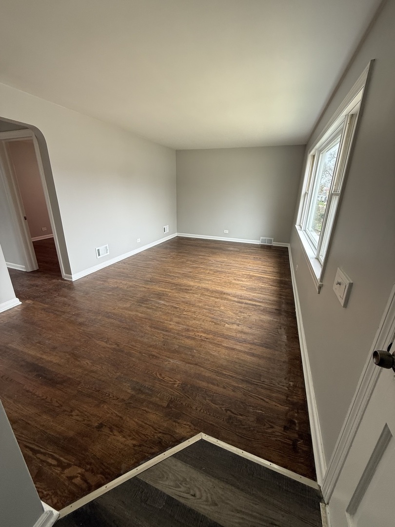 7952 S Trumbull Avenue