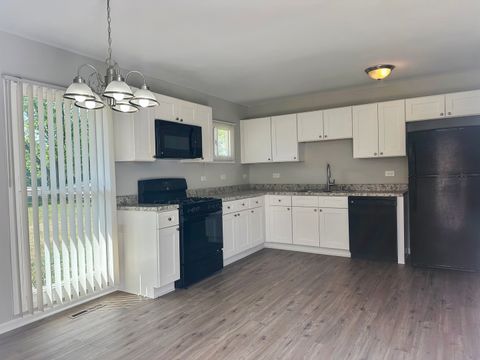 Tiny photo for 7 Austin Avenue, Carpentersville, IL 60110 (MLS # 12316958)